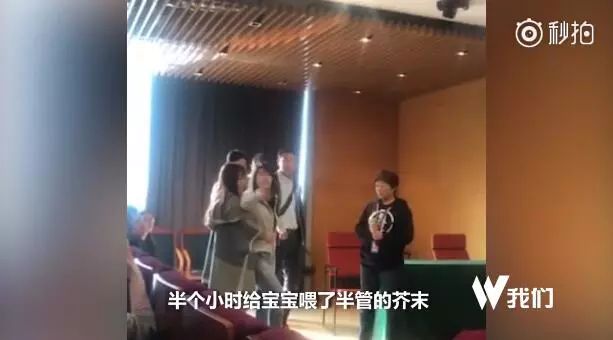 道歉会现场，家长们义愤填膺