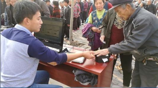 57岁农民,补缴养老保险十五年,每月能领1300元