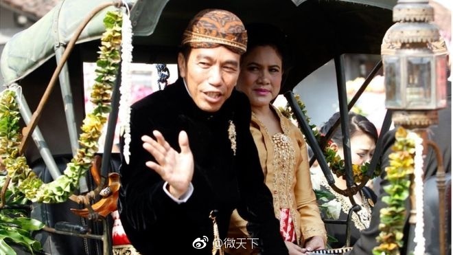 印尼总统女儿出嫁 宴请8千宾客雇佣50辆人力三轮