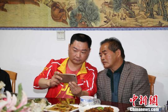 兰荣婚纱_动漫婚纱情侣头像(2)