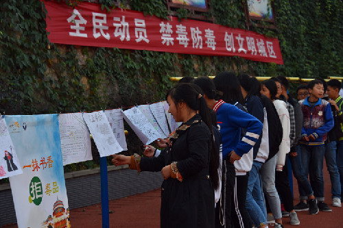 黔江区公安局走进人民中学开展珍爱生命 远离