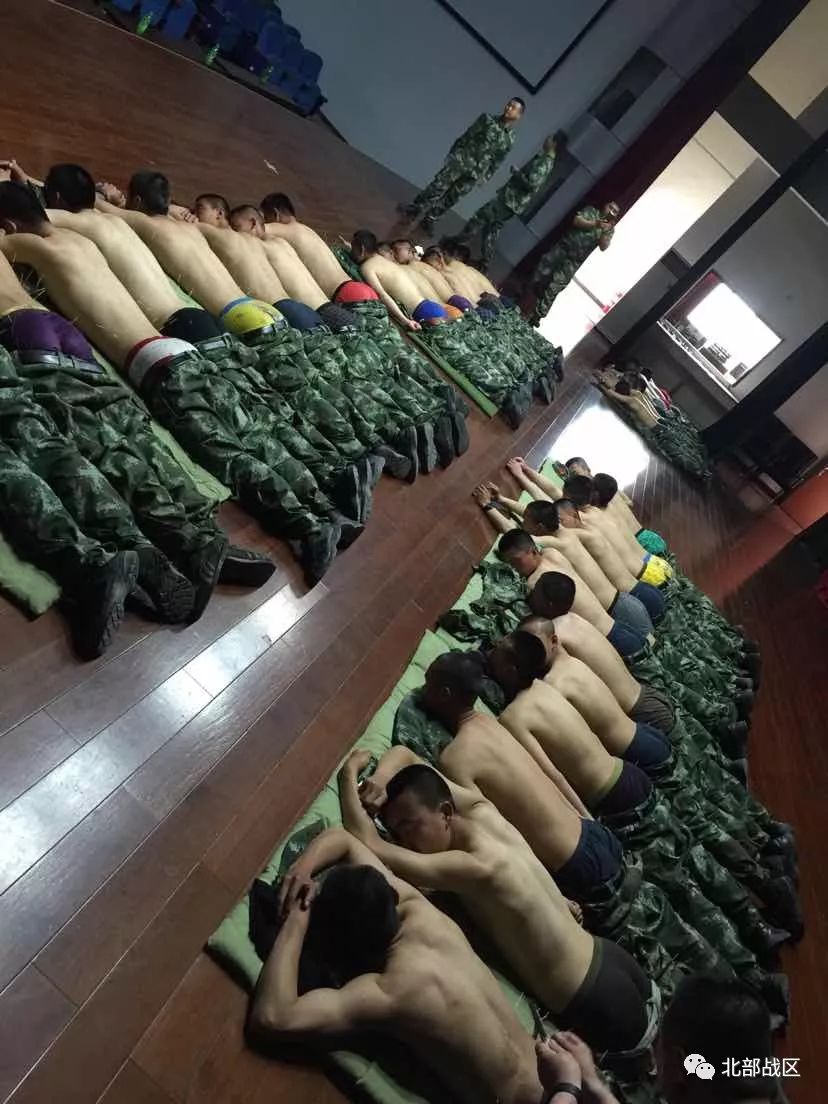 边防军医王峰练就银针除病绝活,给部队义务巡