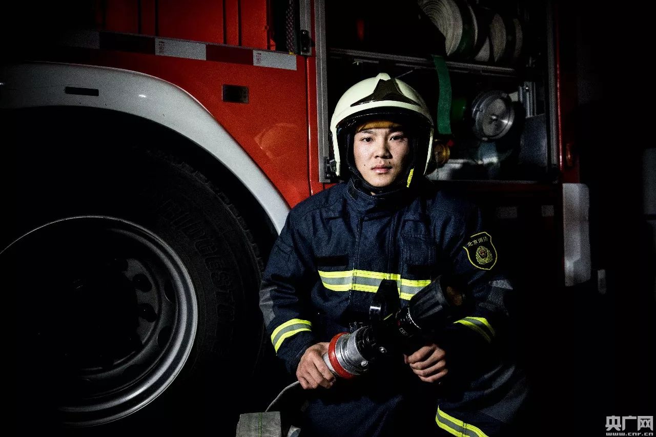 今天,我们一起致敬这些最帅逆行者|火灾|供水|摄
