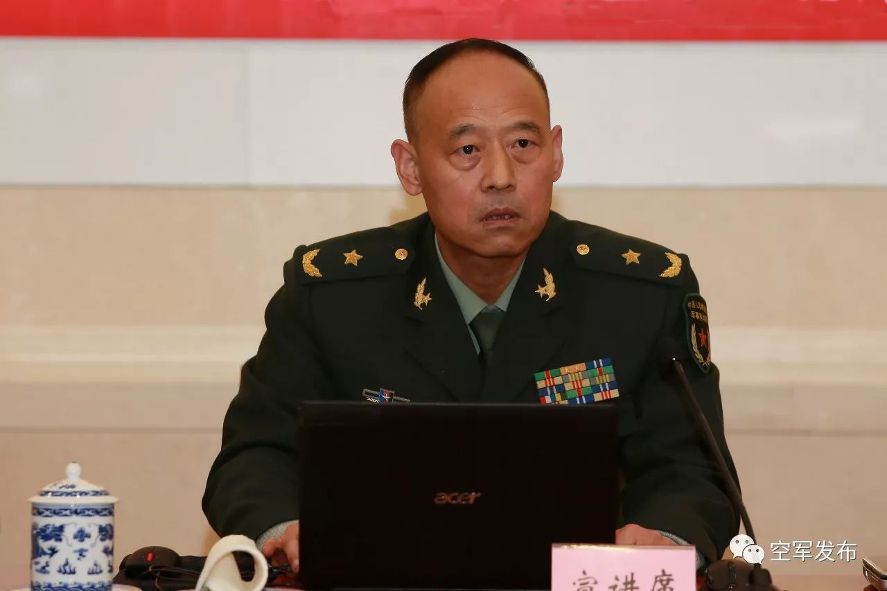 高举伟大旗帜 坚定维护核心!全军学习贯彻十九