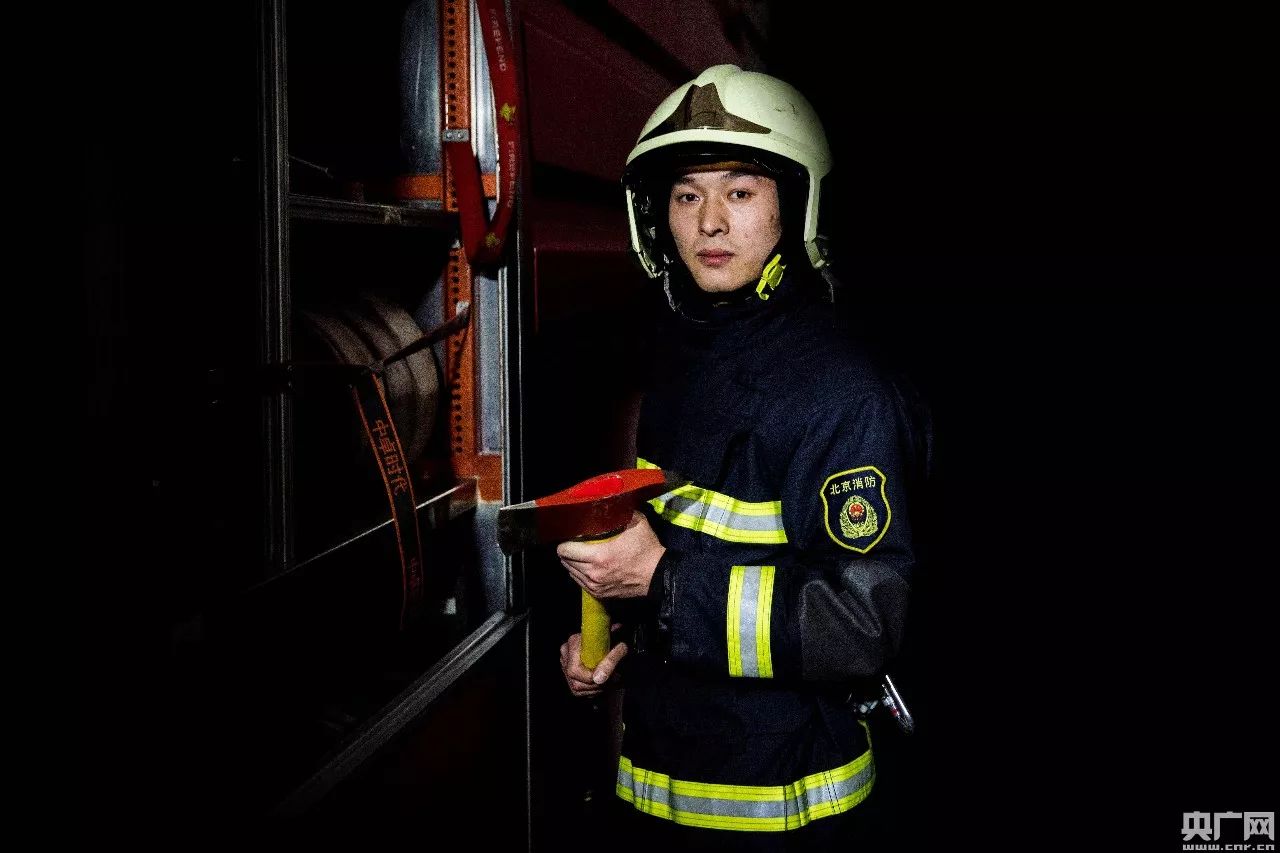 今天,我们一起致敬这些最帅逆行者