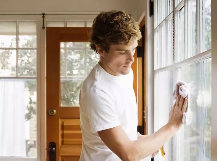 家里玻璃怎么擦最干净?用这几个方法简单又方