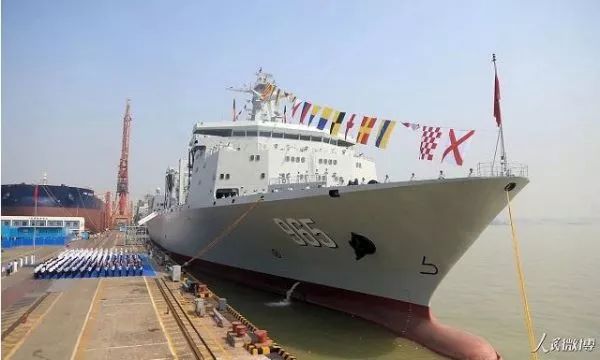  ▲中国首艘901型补给舰“呼伦湖”号入列。