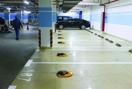 建发地产将小区车库装锁叫卖车位 业主质疑其强卖|产权|上海|涨价_新浪财经_新浪网