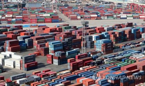 资料图片：釜山港神仙台集装箱码头（韩联社）
