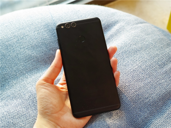 荣耀畅玩7X体验评测:历时1年3个月设计的全面