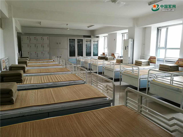 厉害!美国总统特朗普也被咱们的三军仪仗队圈