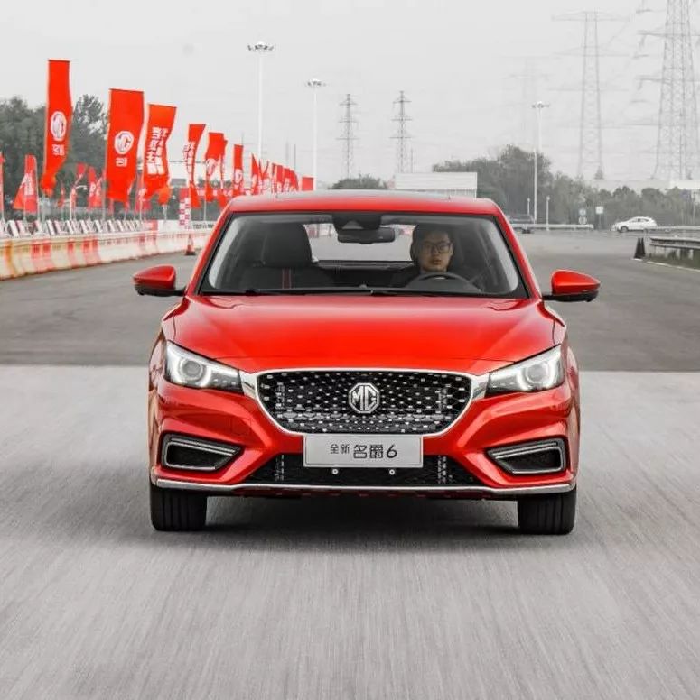 性能车必备的配置TA全有！ 15万级内就能找到轿跑的操控乐趣