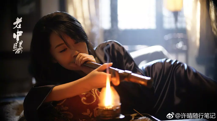 许晴<老中医>剧照流出 网友:这身段真是风情万种|许晴|老中医|风情万种_新浪娱乐_新浪网