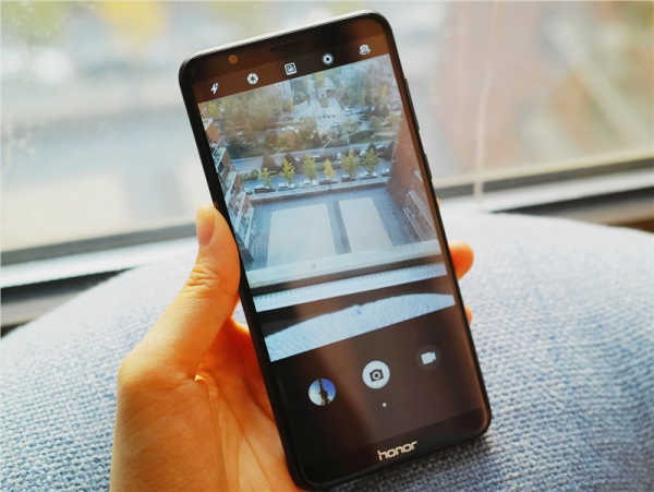 荣耀畅玩7X体验评测:历时1年3个月设计的全面