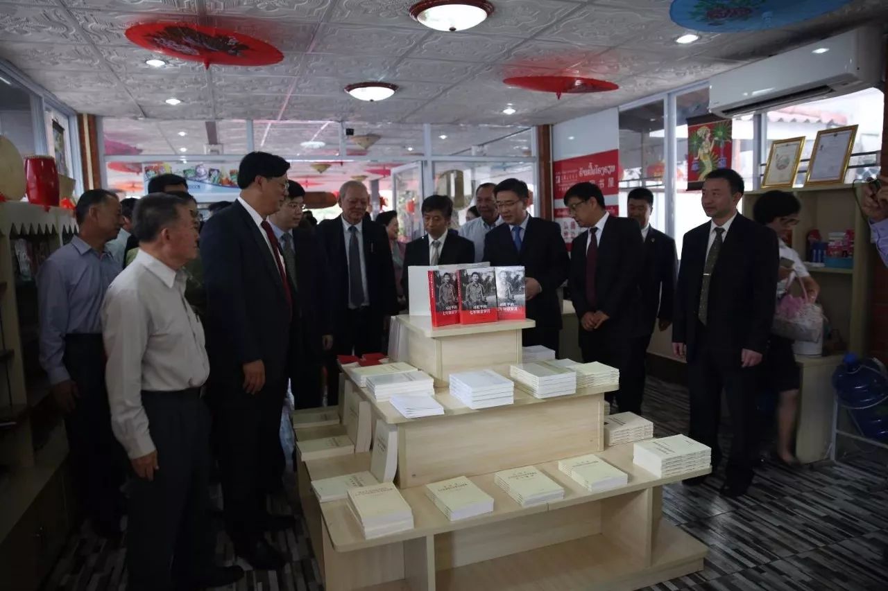 中华文化走出去再添新亮点 首家中华乡愁书