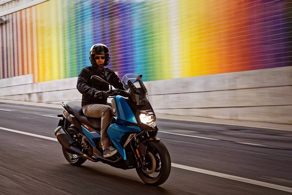 宝马发布单缸踏板车 C400 X