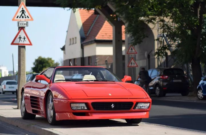 永不洗车的京A-00001法拉利,75万入手,如今2亿