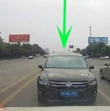 这辆大众SUV逆行还这么嚣张，坚决不让行！