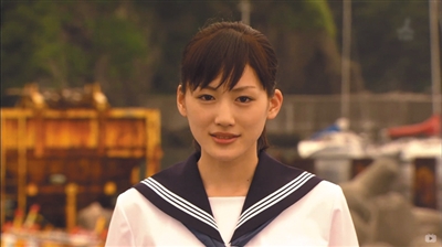 综合 正文    曾经出演过《白夜行》和《海街日记》的绫濑遥,这两年给