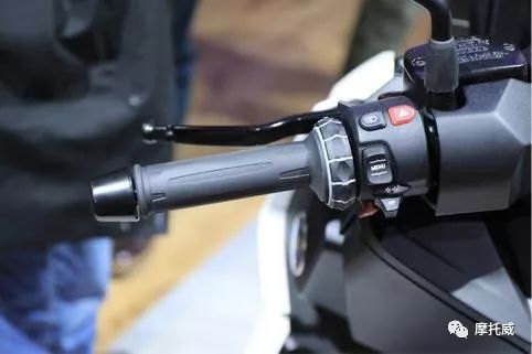 2018 宝马C400 X中型踏板摩托车