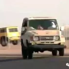 一台SUV 200公里进行麋鹿测试的后果.....