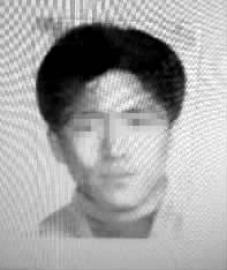 尹浩 黑龙江警方通缉的命案逃犯。尹浩是牡丹江的一名工地装卸工人,1997年,因女友移情别恋,他将情敌杀死,并用水泥封尸,事发后潜逃。本文图片 新文化报