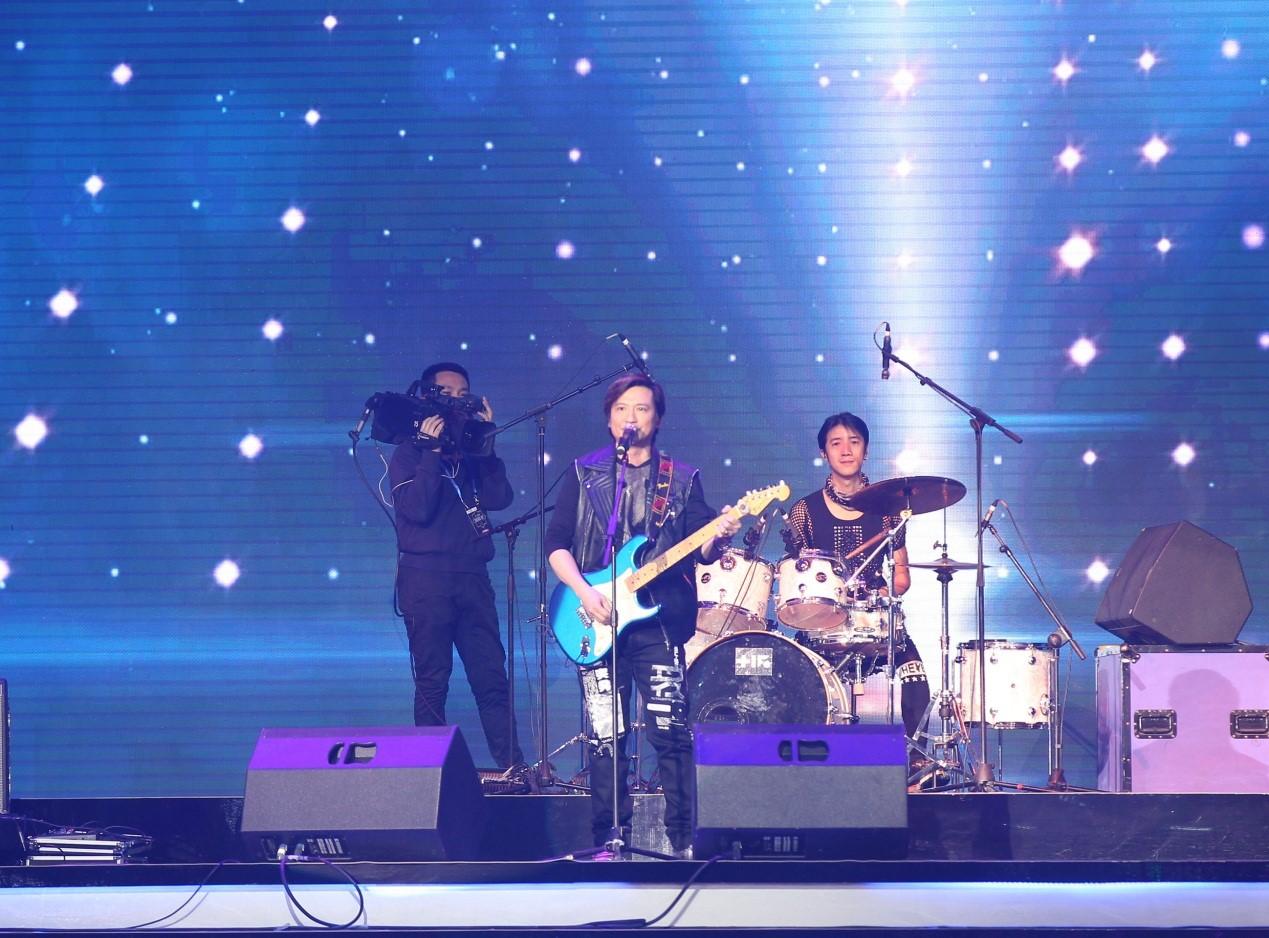 走心晚会让双十一静静 苏宁易购:情怀与剁手,不