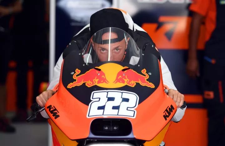 越野世界冠军也跑 MotoGP?凯罗尼试驾 KTM R