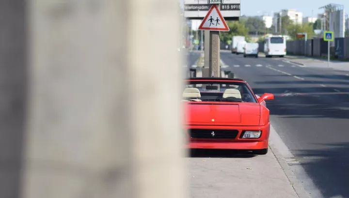 永不洗车的京A-00001法拉利,75万入手,如今2亿