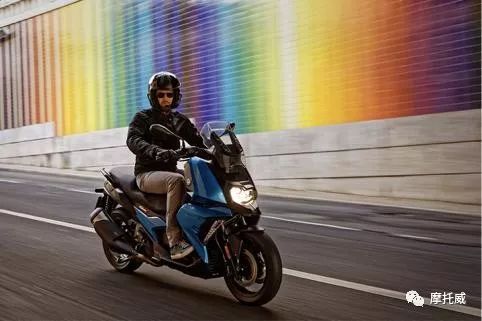 2018 宝马C400 X中型踏板摩托车