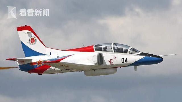 中级教练机JL-8