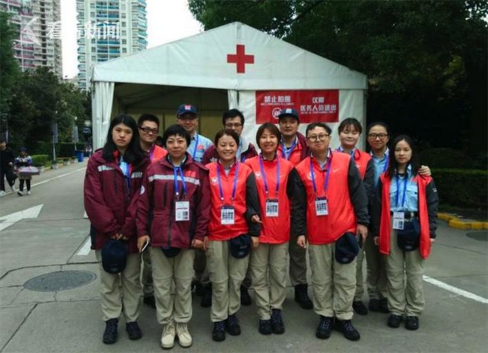 骄傲!东方医院国际应急医疗队连创8年上马终点