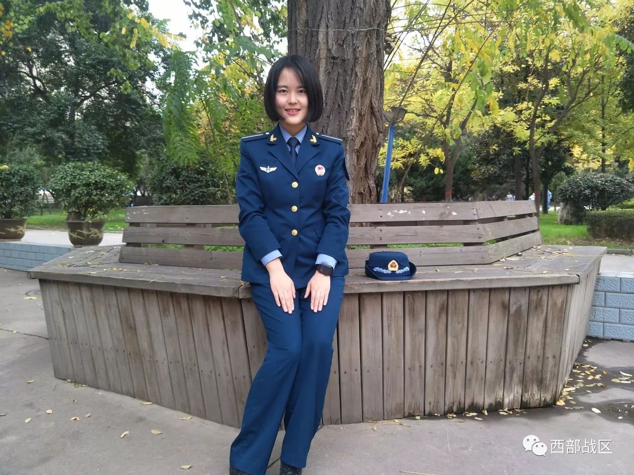 空军军医大学学员热烈庆祝中国空军68周年诞辰!