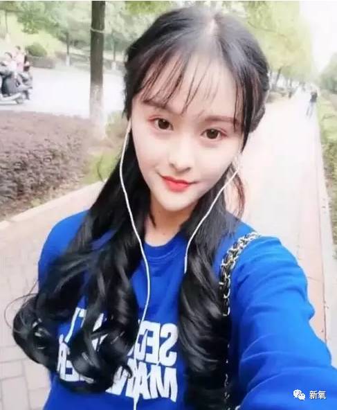 网友偶遇热巴妹妹迪丽冷巴,说两人像双胞胎…