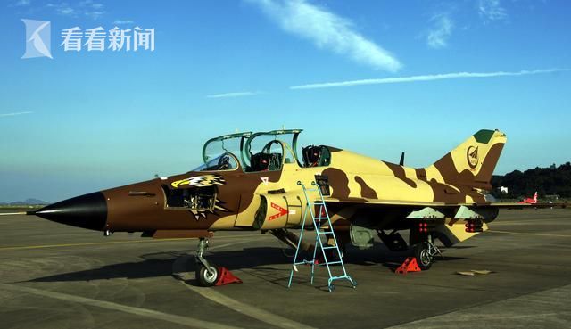 2016年珠海航展上拍摄的教练-9出口型