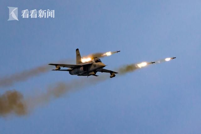 教练-10“航空飞镖”比赛显身手