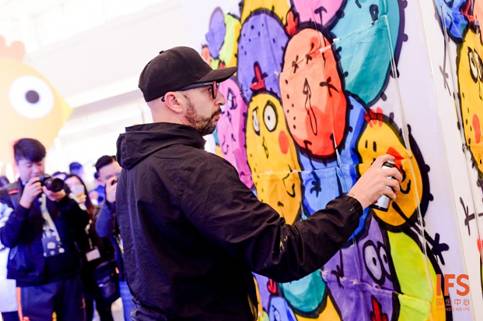 街头艺术进商场 重庆IFS打造涂鸦艺术节|涂鸦|艺术|艺术节_新浪新闻