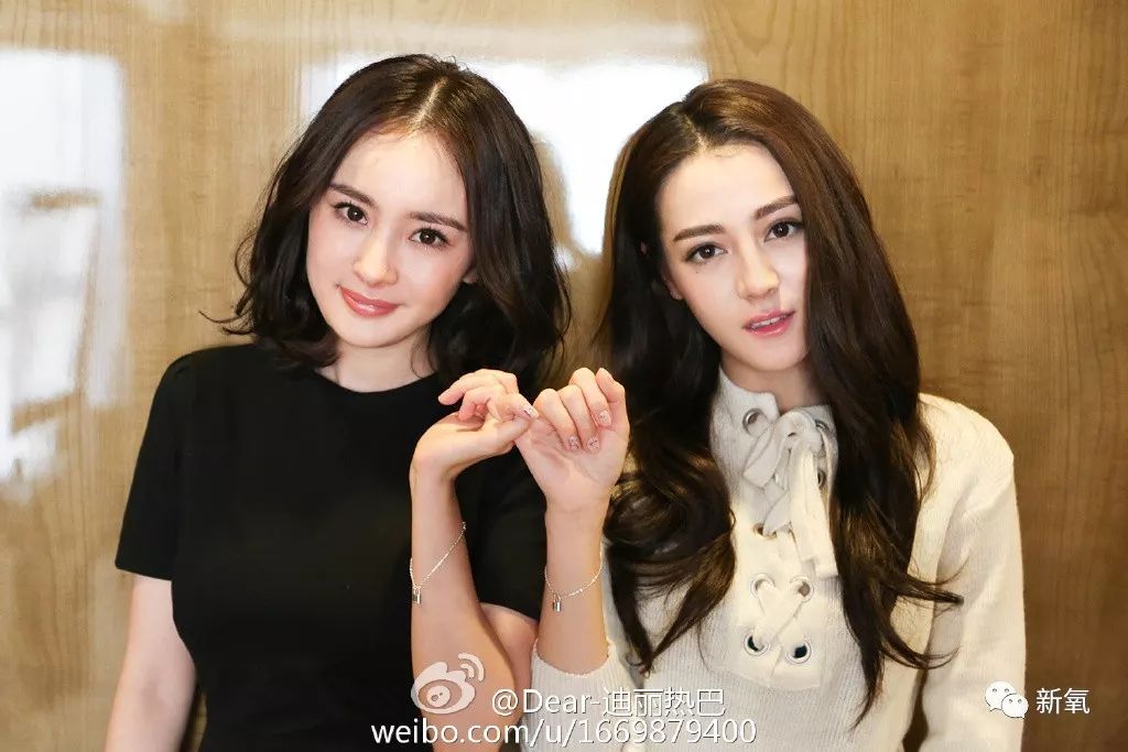 网友偶遇热巴妹妹迪丽冷巴,说两人像双胞胎…
