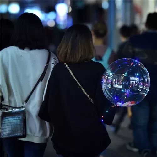 拍照怎么拍出背后发光的感觉 3OF9-fynstfh6887412.jpg