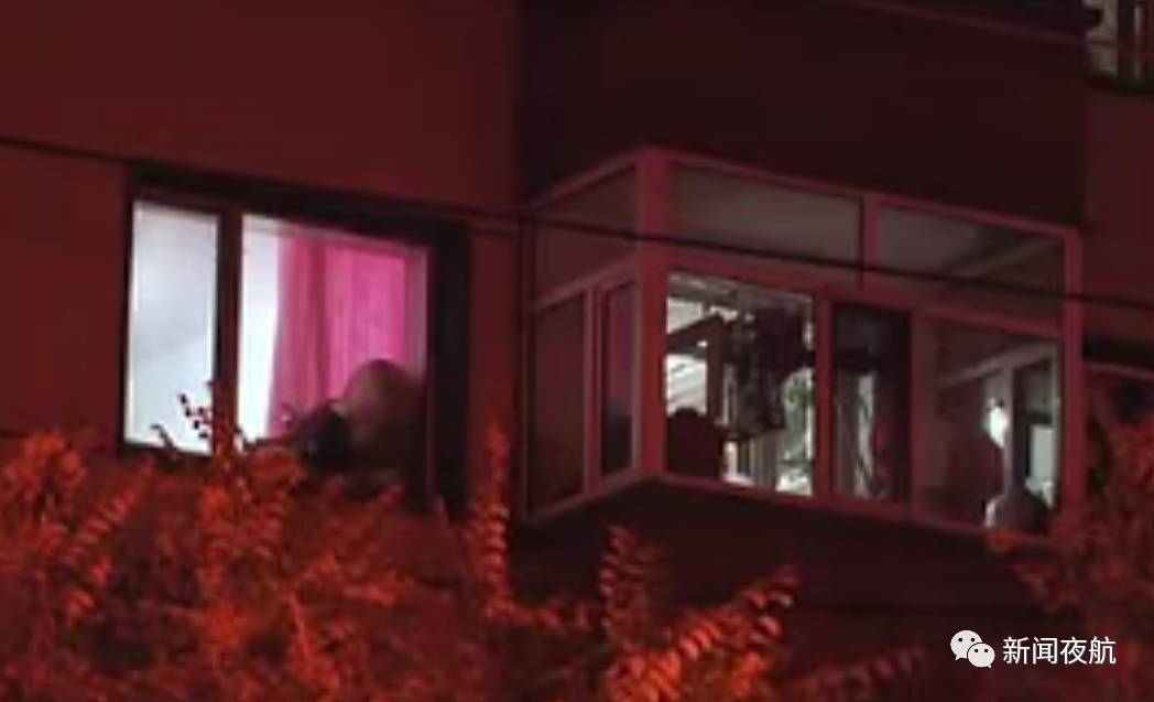 鸡西女子自动提款机取款,遭遇蒙面男子!监控拍