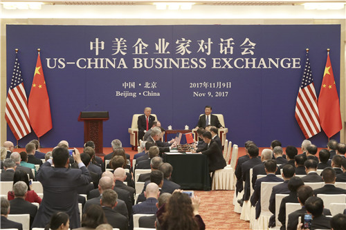 　11月9日，中美企业家对话会在北京人民大会堂举行。这两天，两国经贸合作的金额达到2535亿美元，创造了中美经贸合作的纪录，也刷新了世界经贸合作史上的新纪录。