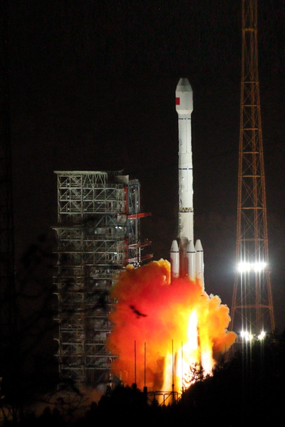 11月5日19时45分,北斗三号第一和第二颗组网卫星在我国西昌卫星发射中心发射成功。视觉中国供图
