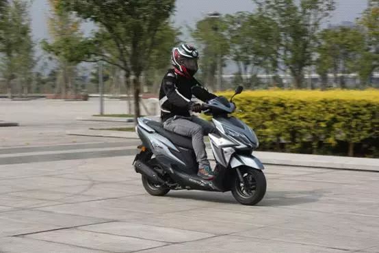 『评测』运动有型--新大洲本田裂行RX125FI测