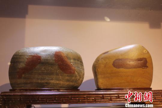 图为黄河石《八一》。 徐雪 摄