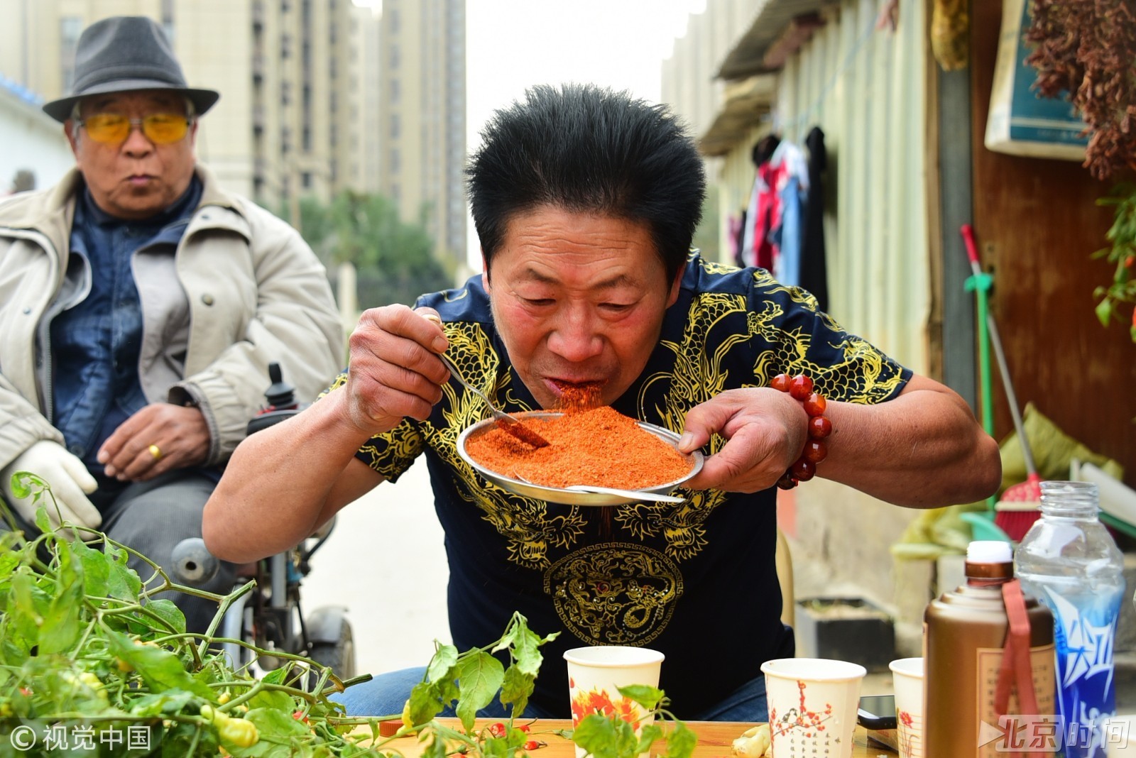 中国辣王一天三顿饭可以没肉 不能没有辣椒|