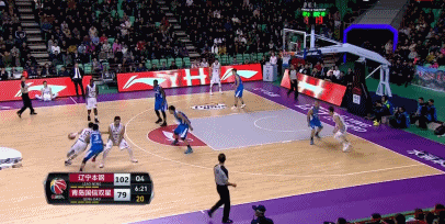 全场比赛郭艾伦21投10中,三分球7投3中得到30分5篮板4助攻0失误的