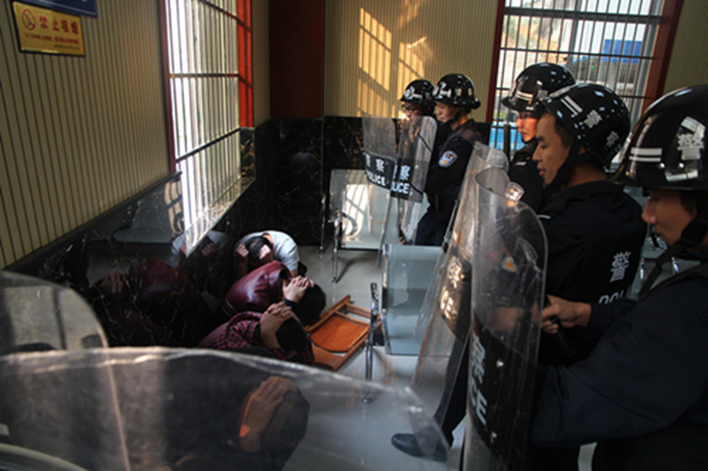 院开展应急处突演练 提升队伍战斗力|立案庭|冲