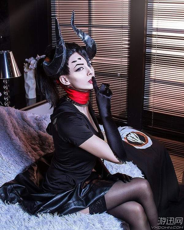 《守望先锋》天使/恶魔cos 黑天使神情妩媚,妖娆勾魂