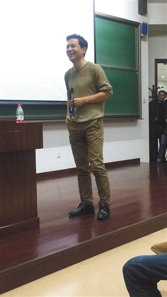 李彦宏应张维迎教授邀请，在北大为本科生上课。