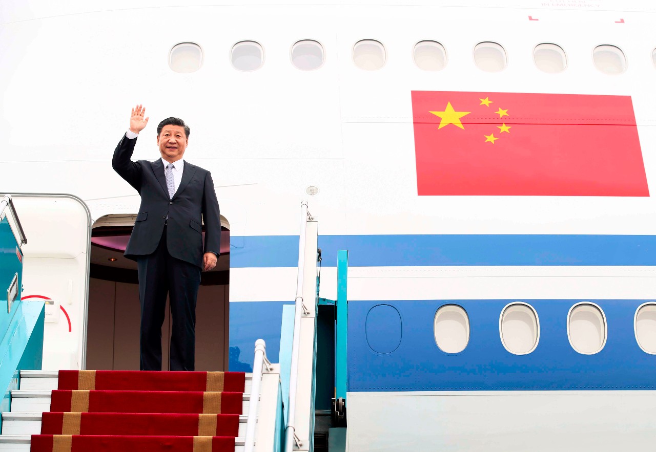 11月12日,中共中央总书记、国家主席习近平抵达河内,开始对越南社会主义共和国进行国事访问。新华社记者兰红光摄